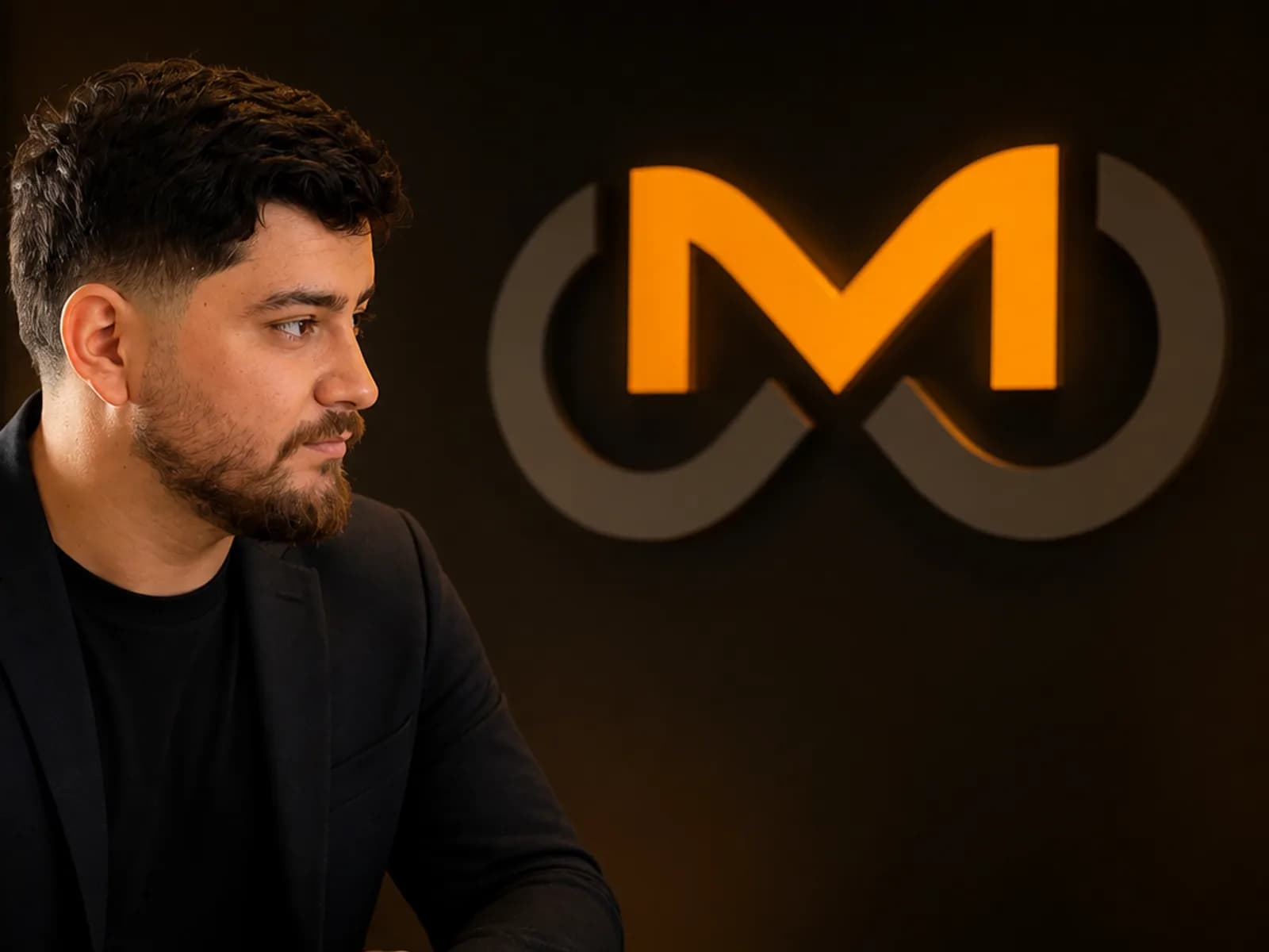 يوسف إسماعيل يعمل على مشاريع التصميم الإبداعي والتقنية الرقمية في Meta Graphic